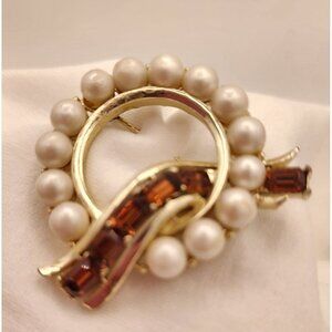 Vintage Lisner Gold-Tone Pearl & Amber Rhinestone Circle Brooch Formal MCM Fall